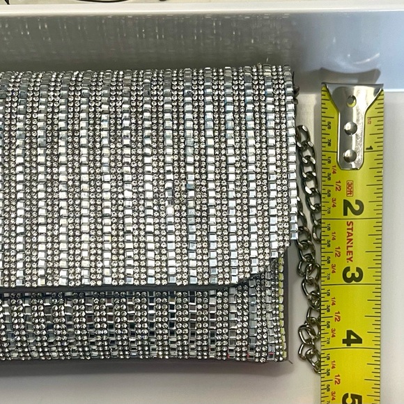 NWT ~Silver Textured Envelope Clutch - Picture 6 of 8
